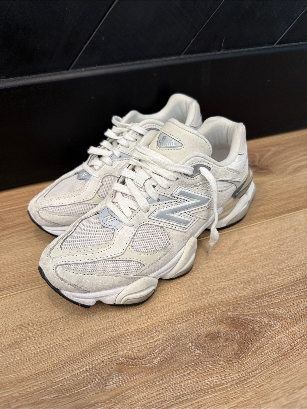 The New Balance 9060 “Sea Salt Moonbeam” U9060WHT size womens 8.5